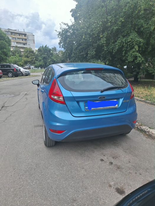 Автомобил Форд Фиеста