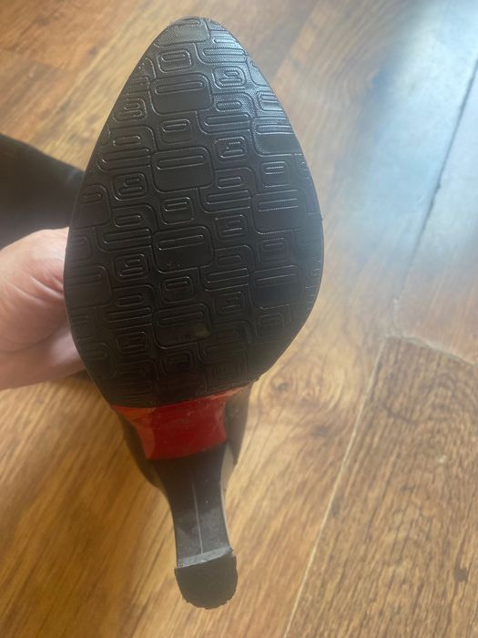 Елегантни дамски ботуши Stillo