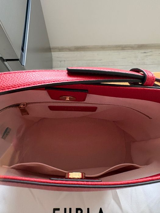 Дамска чанта от естествена кожа  FURLA