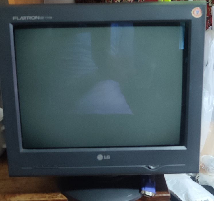 Продам монитор lg flatron ezT717B