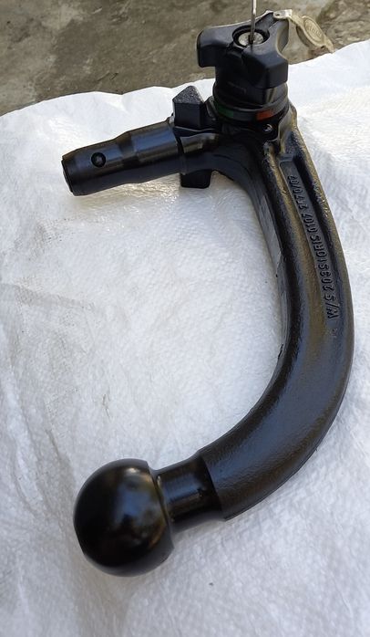 Продавам универсален, оригинален  свалям теглич за Тойота  Rav 4