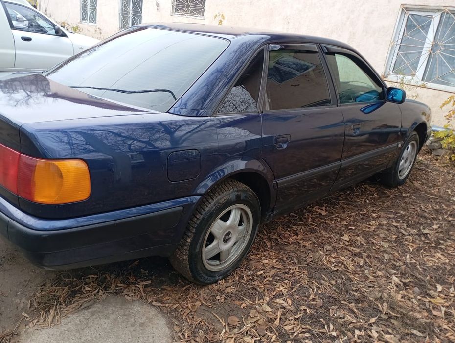 Продам машину Ауди 100