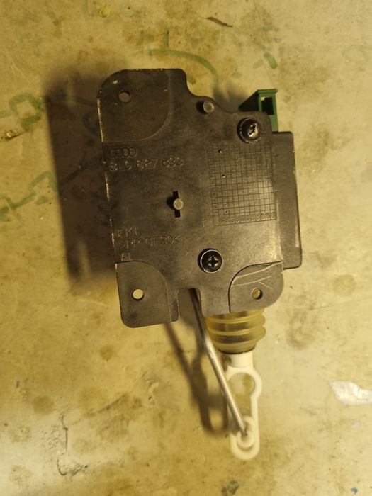 Машина за отключване и заключване на багажник Audi a3 2002 facelift