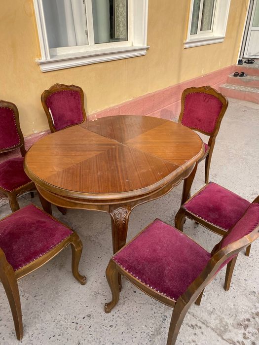 Продается стол и стулья