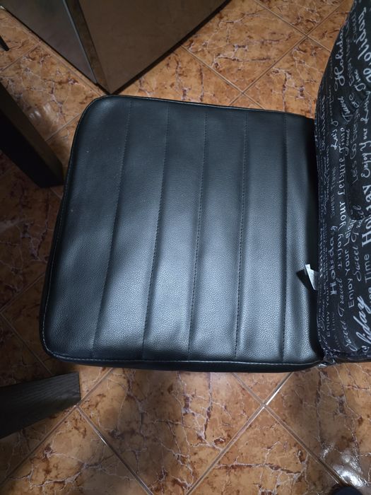 Masa rotunda cu 4 scaune