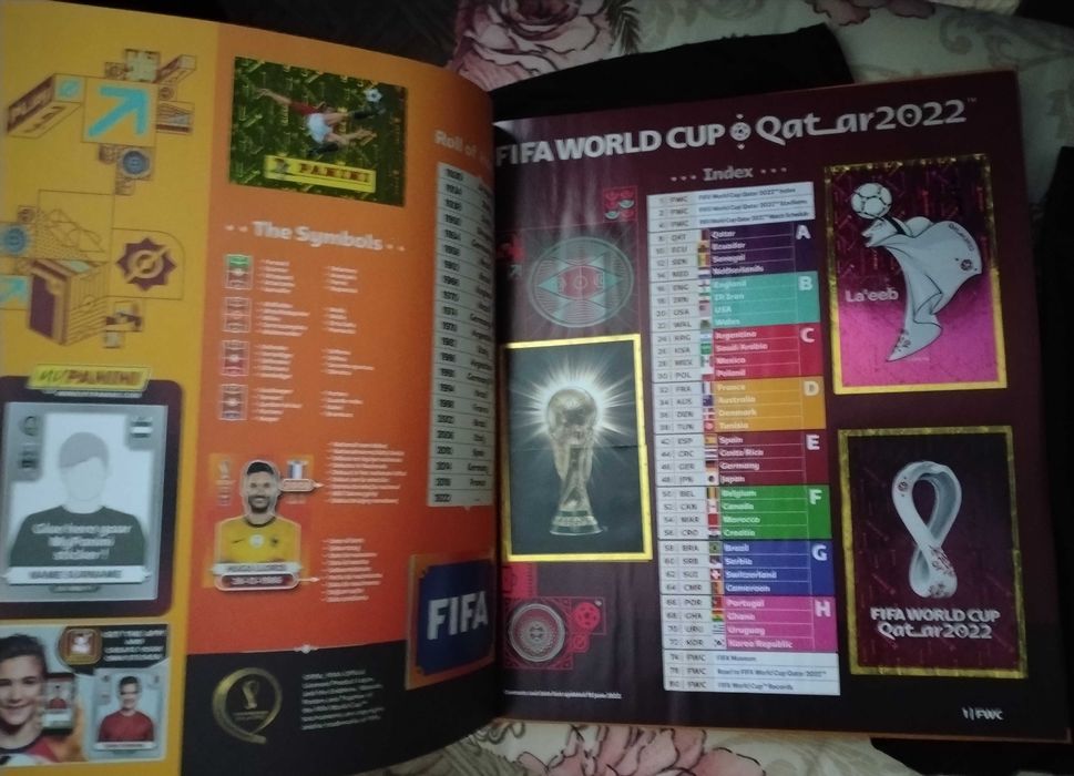 Попълнен колекционерски албум за стикери Panini world cup 2022 qatar с твърди корици