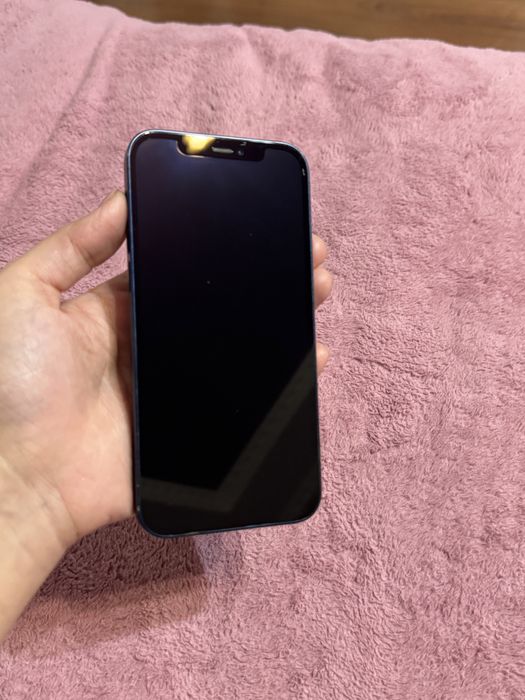 Продам айфон 12