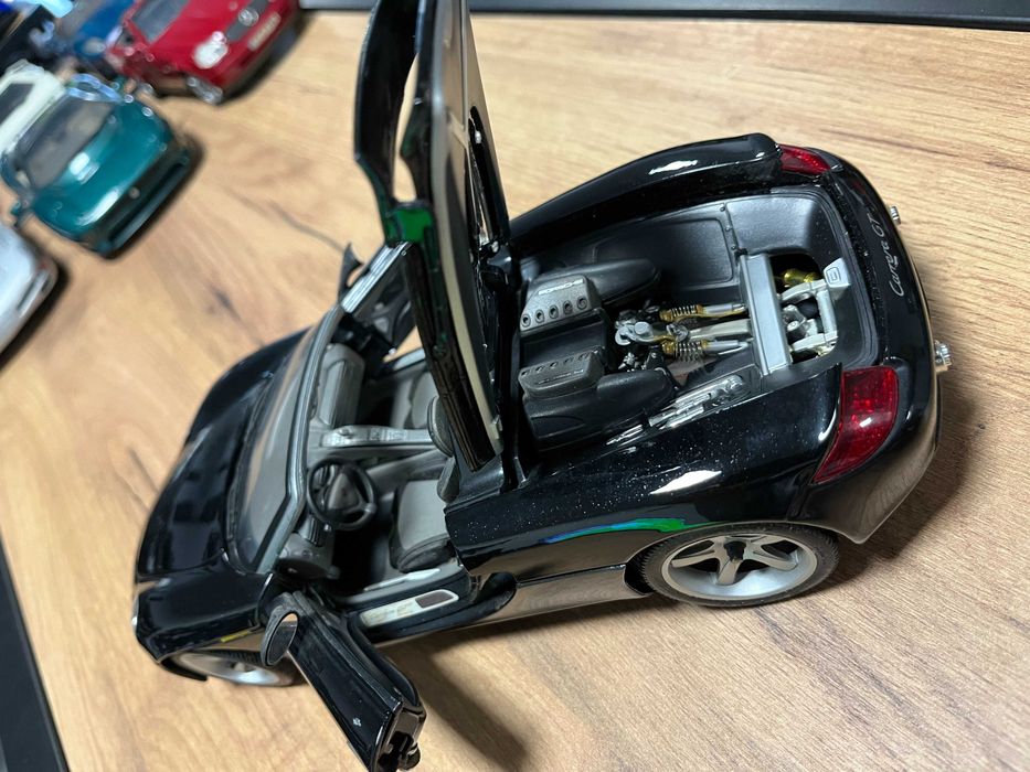 BBUARGO колекционерски модел PORSCHE CARRERA GT 2002 г. 1:18 мащаб