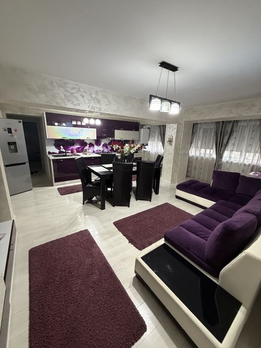 Apartament 4 camere tranfosrmat in 3 zona inspectoratul scolar