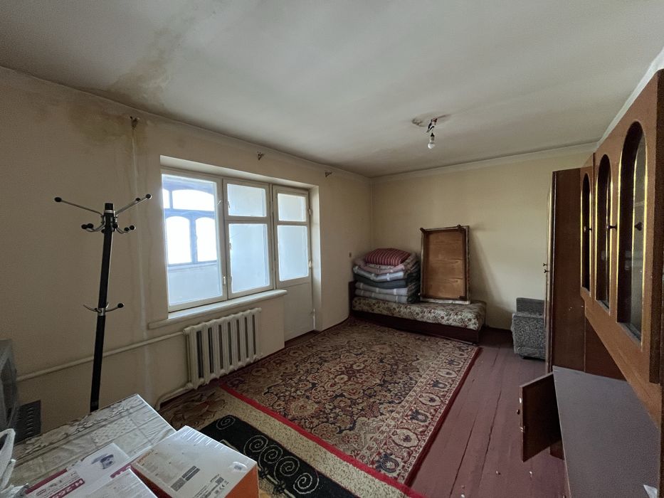 Клинский массив СНБ поликлиника яқинида 2 хонали квартира сотилади