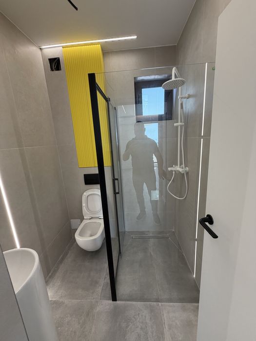 Apartamentul cu 3 camere , 2 băi si 3 terase + 2 locuri parcare si view direct spre portul turistic Mangalia
