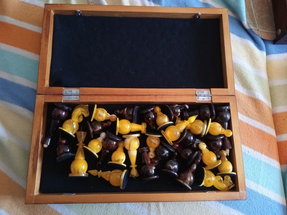 Шах от балтийски кехлибар - за ценители и колекционери