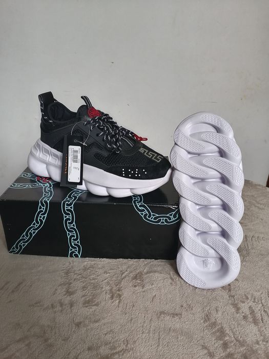 Versace chain reaction
