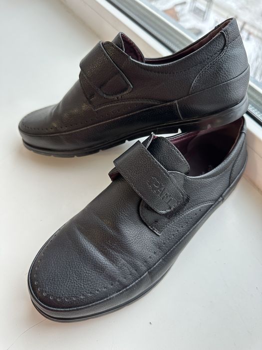 Кожаные туфли на липучке 38 размер