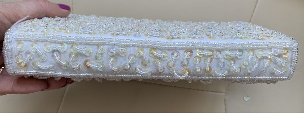 Poșeta / plic ivoire/ alb vintage  cusuta manual ca paiete si margele