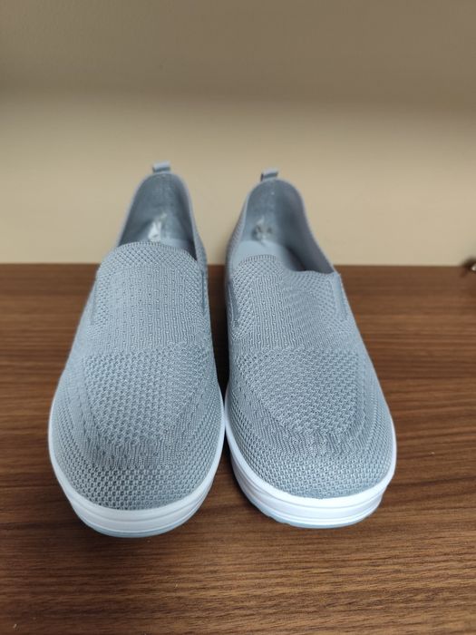 Нови дамски маратонки 38