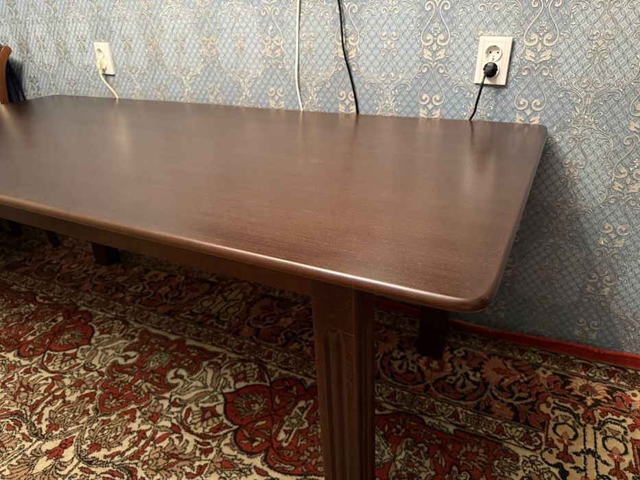Стол в гостинную новый