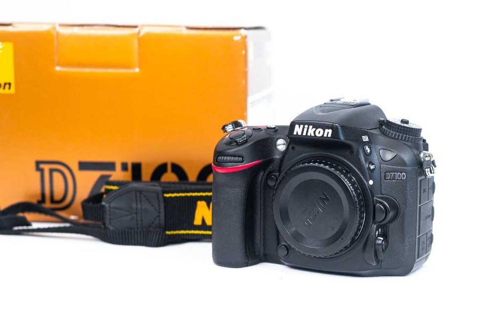 Nikon D7100 - BODY - DSLR - 103.000 de cadre