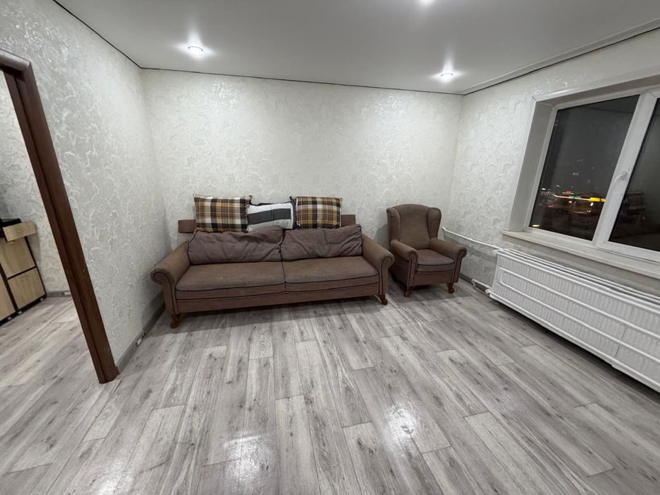 Клеем обой качественно и быстро.