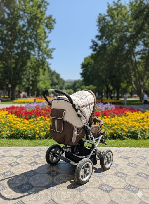 Продаётся универсальная коляска в хорошем состоянии!