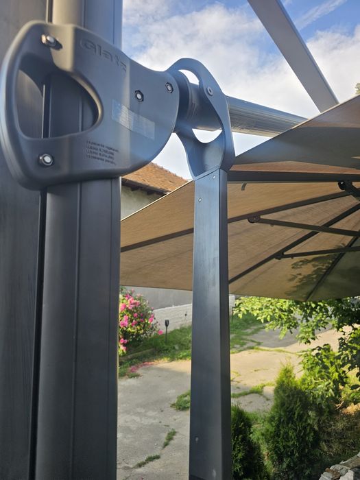 Umbrelă de grădină tip consolă, dimensiuni 3x3m