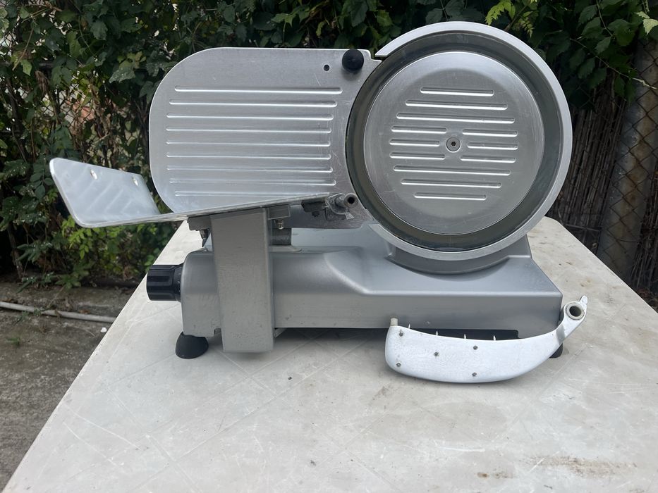 Професионална колбасорезачка