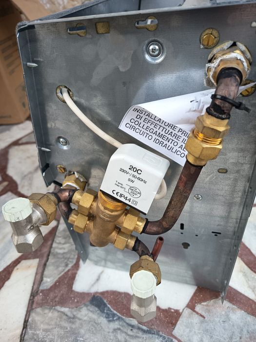 Воден вентилаторен конвектор за вграждане