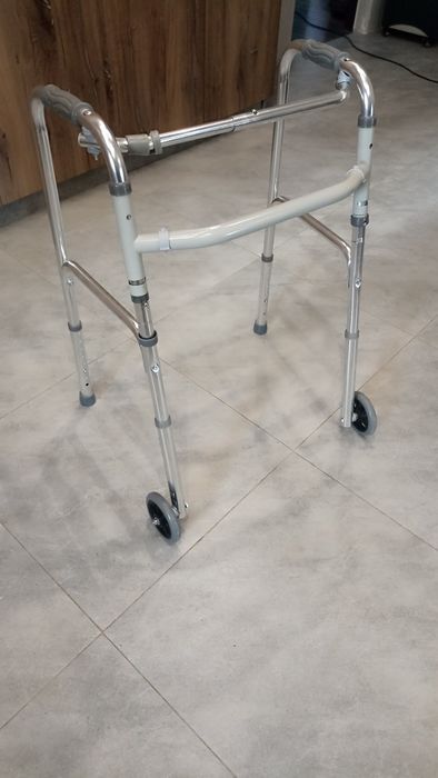 Продам    Ходунки