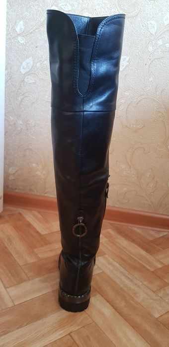 Продам Женские сапоги