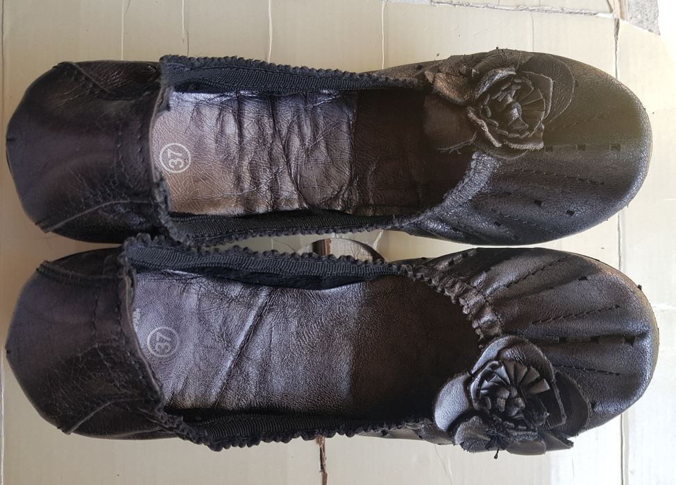 Pantofi balerini Bata nr. 37, piele naturală, necăptușiți, stare bună