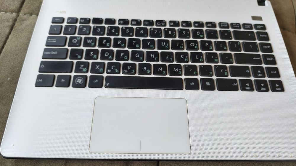 Лаптоп Asus X401U