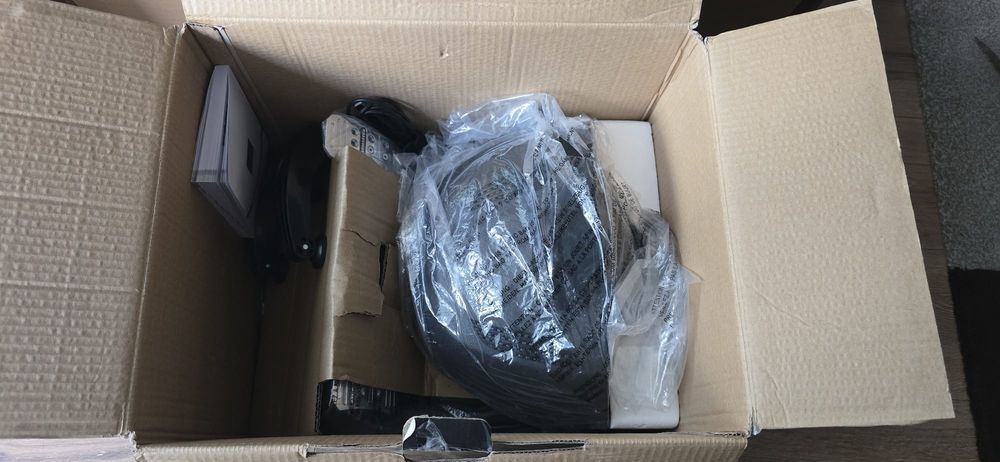 Volan Thrustmaster TX Leather Edition cu pedale