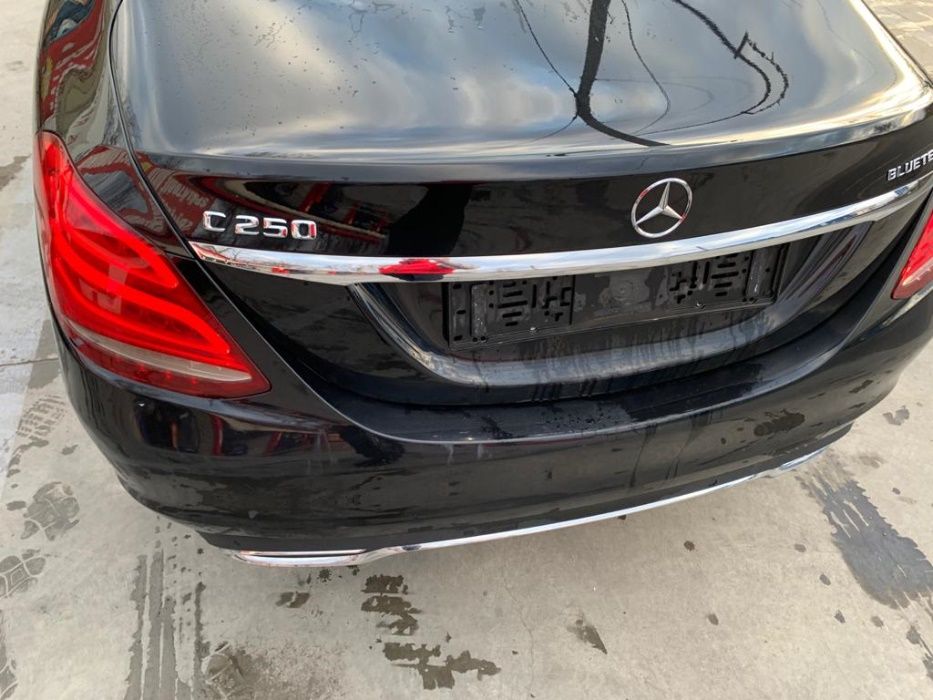 dezmembrez mercedes c class w205/mercedes c class/faruri/bara fata/