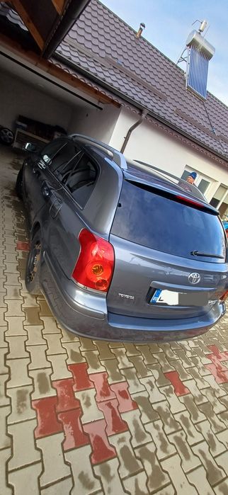 Vând Toyota Avensis