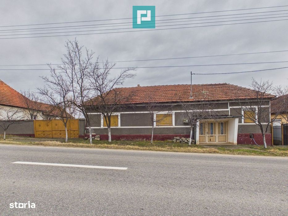 Casă 5 camere şi anexe în Cuied