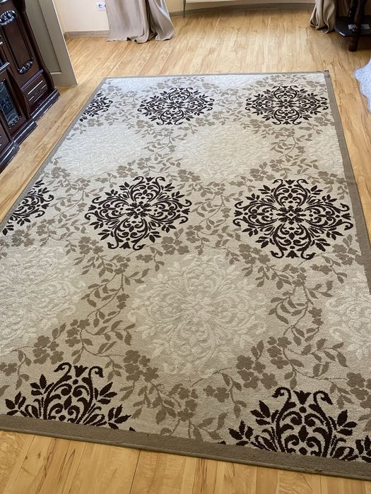 Продам ковер в хорошем состоянии