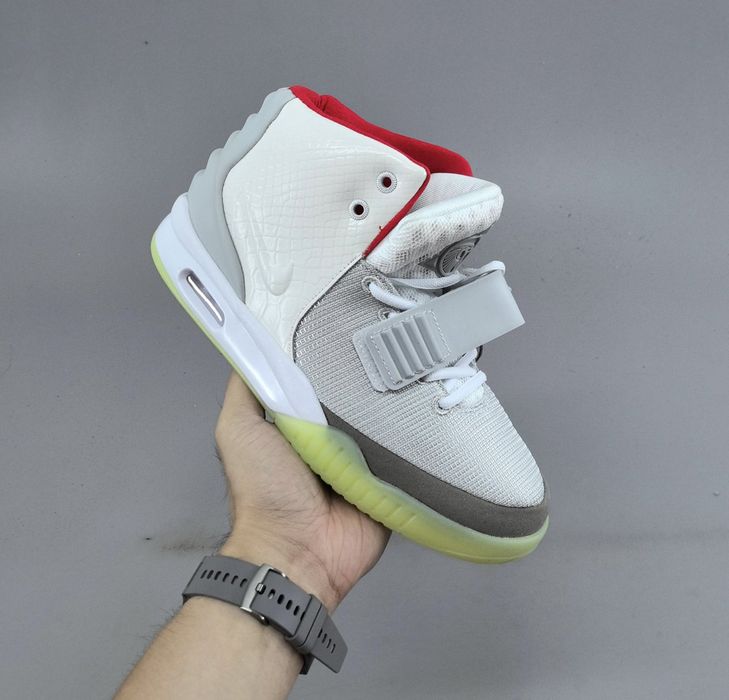 NIKE Air Yeezy 2