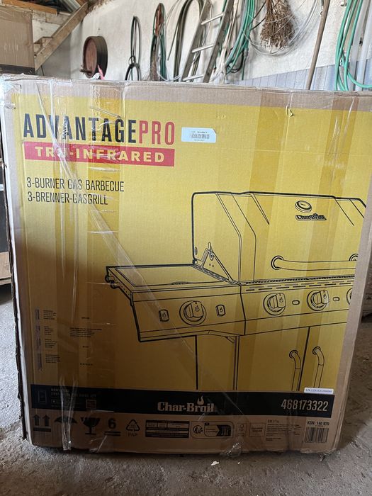 Gratar pe gaz Char-Broil Professional Pro  3 NOU