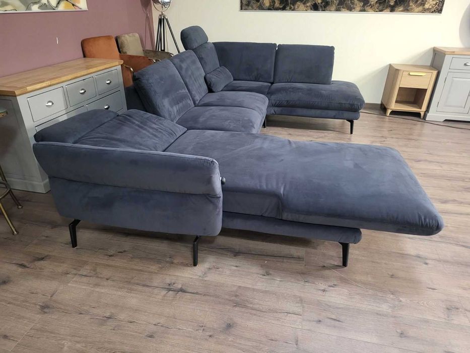 Тъмно сив П - образен ъглов диван Carsten с електрическа лежанка