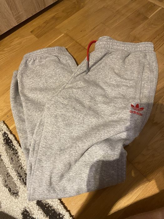 pantaloni adidas superstar gri