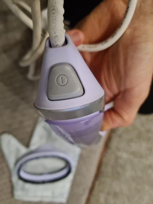 Aparat de calcat vertical cu aburi Philips