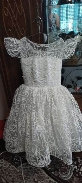 Срочно продаются новые детские платья на девочек 2-7лет