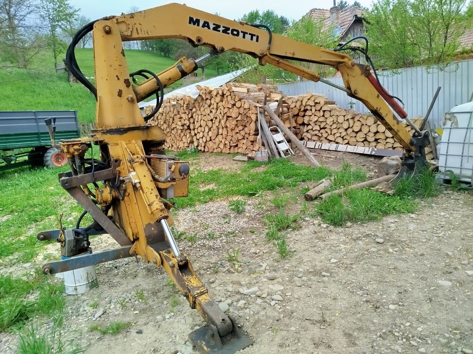 Braț excavat tractor