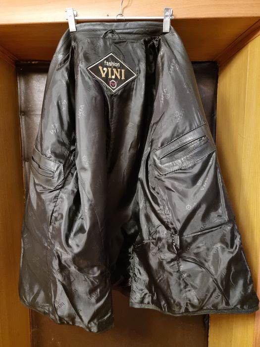 Кожаный пиджак продам.