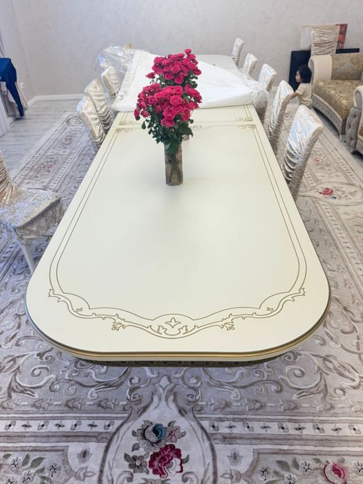 Стол для гостиной