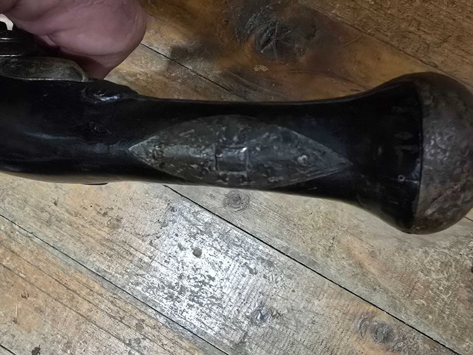 Античен кремъчен пистолет – ръчна изработка, 18–19 век
Цена: 2200 лв.