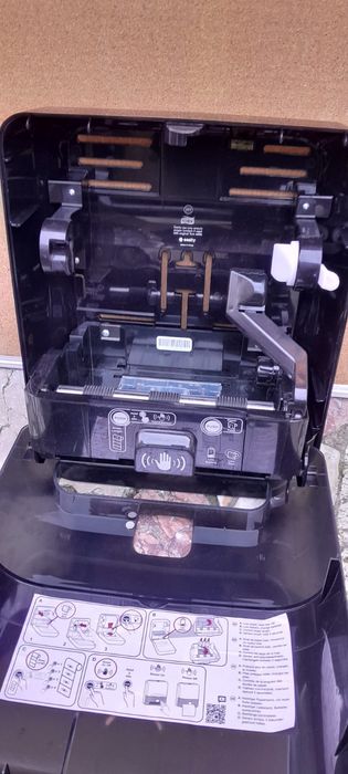 Dozator electronic cu senzor pentru hârtie tork