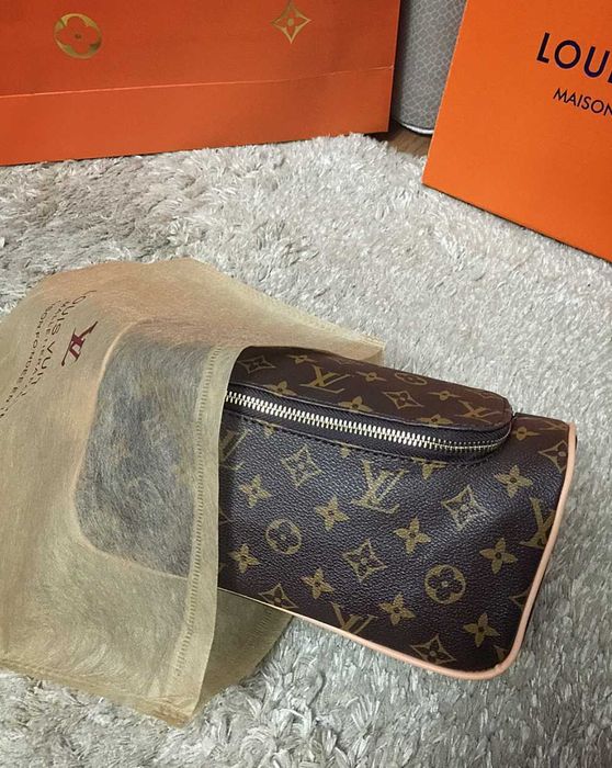 [Premium] Borseta/toiletry bag/geanta cosmetice Louis Vuitton Monogram
