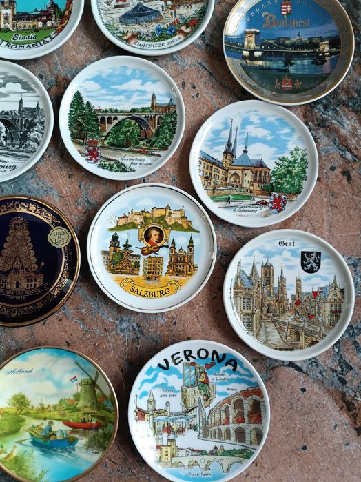 Колекция  порцеланови чинии отзабележителности .