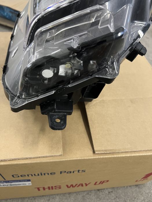 Hyundai Santa Fe IV - ляв фар !ПЕРФЕКТЕН!